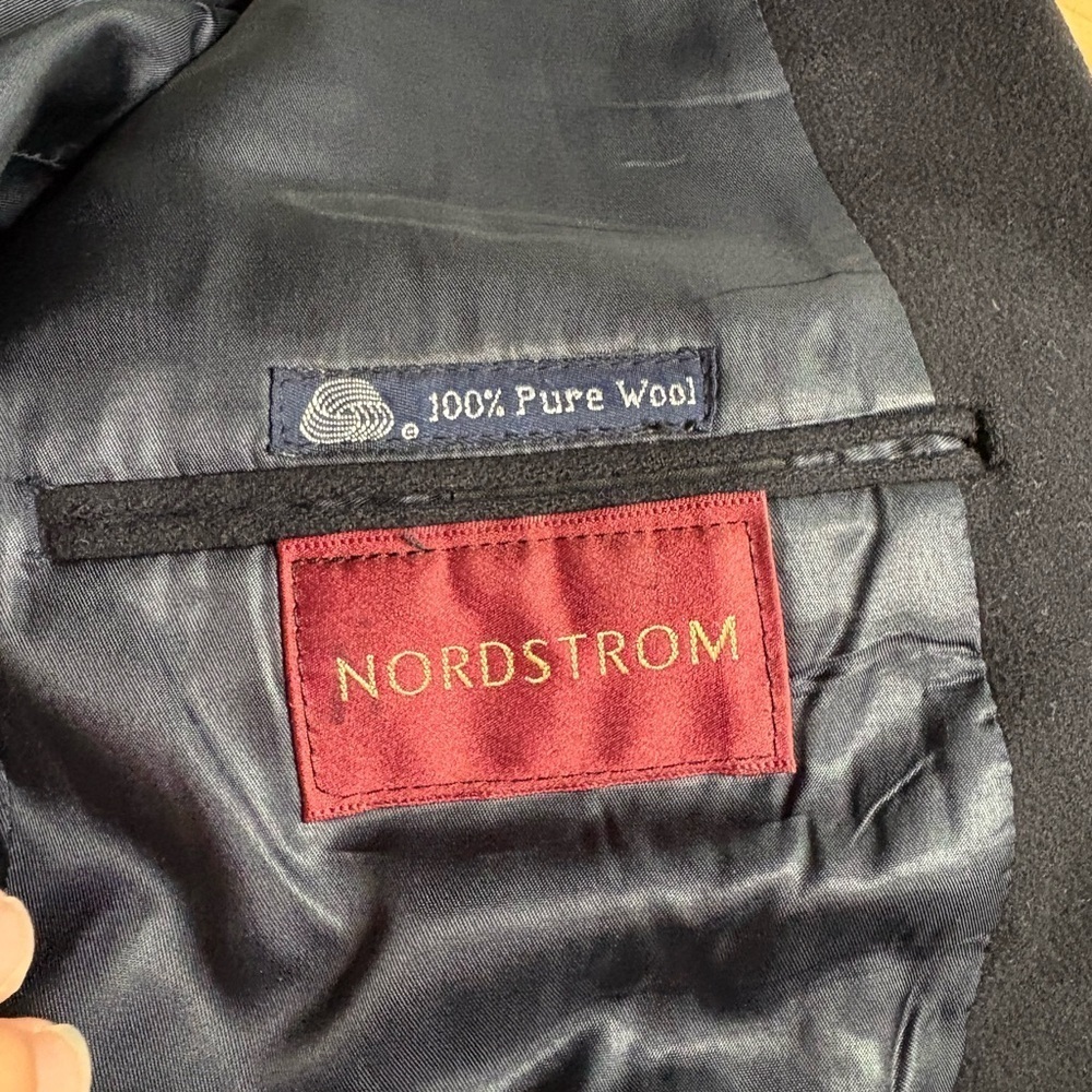 EUC Burberrys Navy Blazer. Size M (See Measurements) - Picture 4 of 8